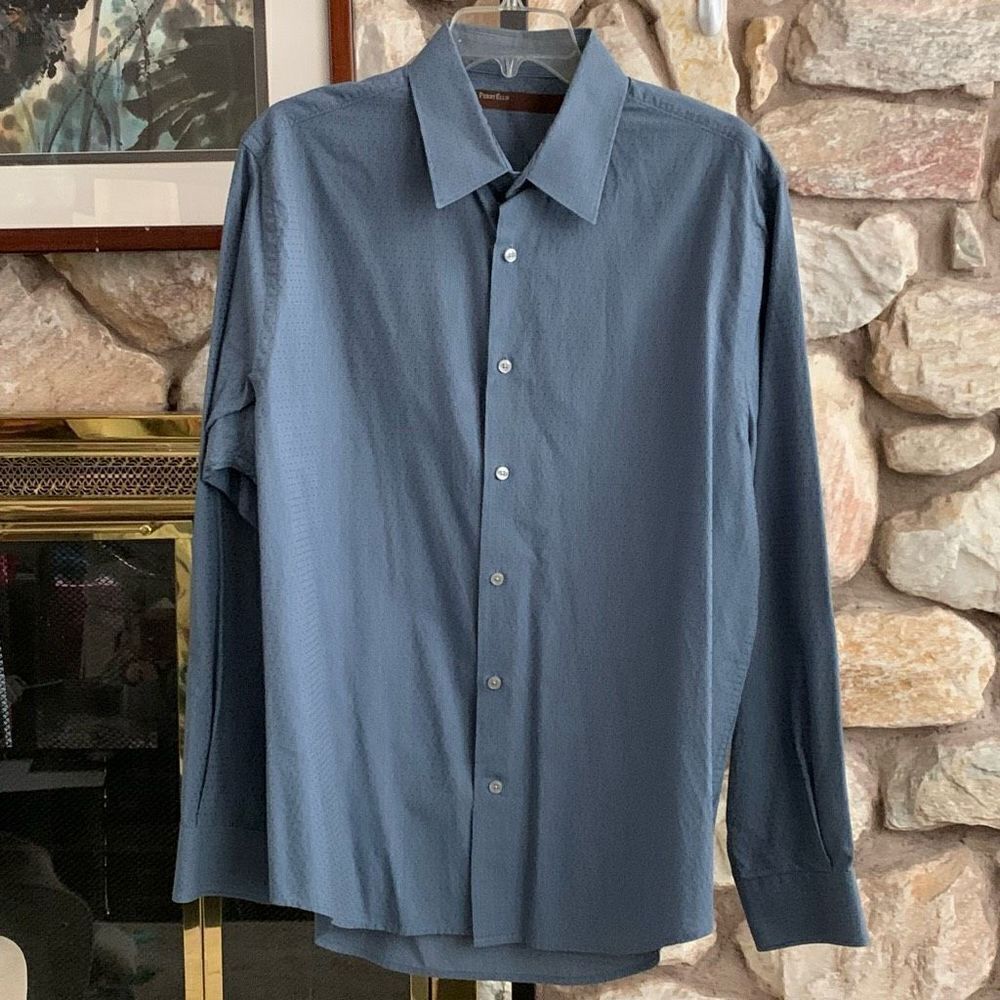 👔Perry Ellis blue button down shirt